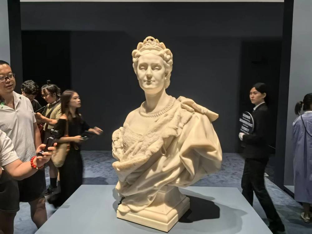 “洋土特产”、首店经济、票根经济，新名词透视中国市场内生活力