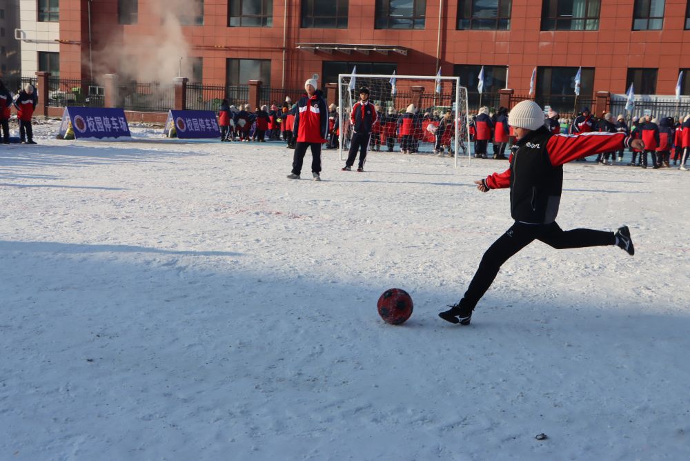 追光|这一周,冰雪“燃”动校园 追光|这一周,冰雪“燃”动校园