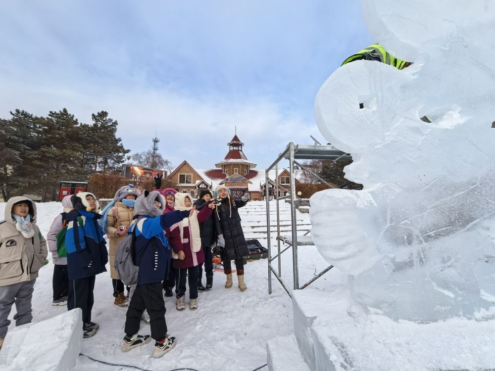 追光|这一周,冰雪“燃”动校园 追光|这一周,冰雪“燃”动校园