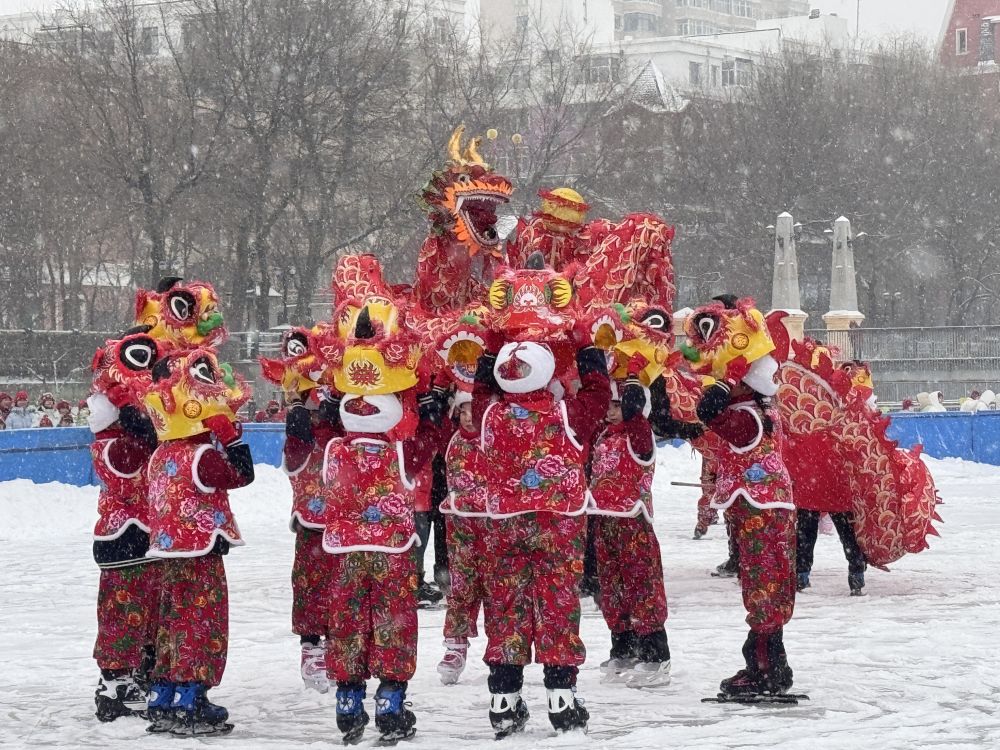 追光|这一周,冰雪“燃”动校园 追光|这一周,冰雪“燃”动校园