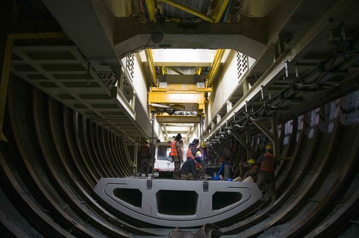 险途变通衢 驰骋越天山