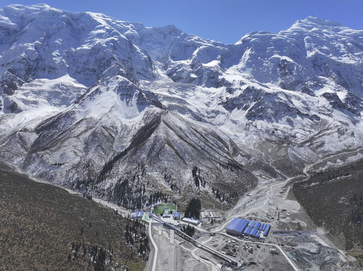 险途变通衢 驰骋越天山