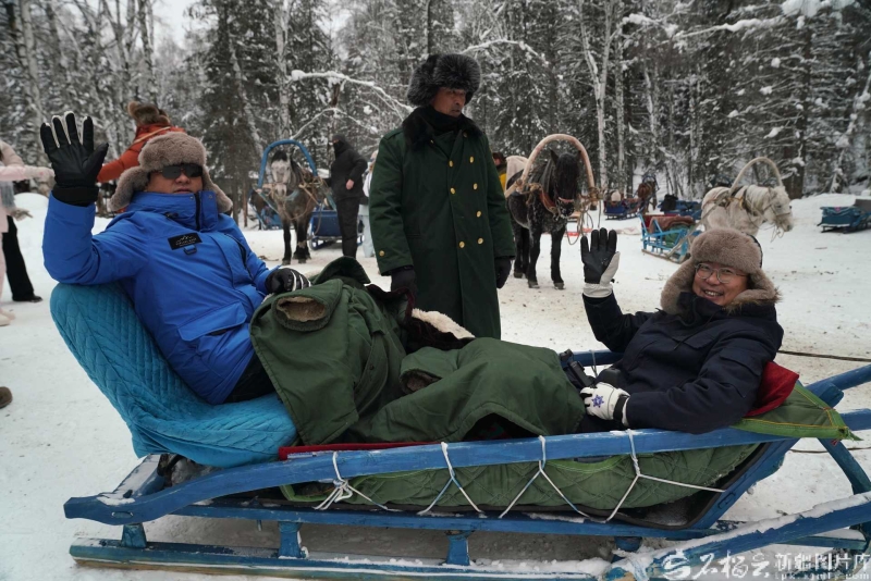 热雪新疆e起来·一路开“新”|“中国最美乡村”禾木 让“慢生活”转化为高质量发展 mmexport62f145b3b83f408175246dde3d44250a_1766922042166