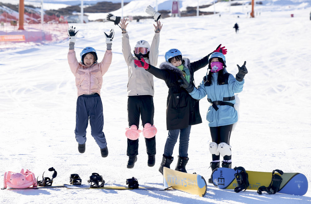 飞扬2025｜这片冰雪，燃动着中国体育的荣耀与热度