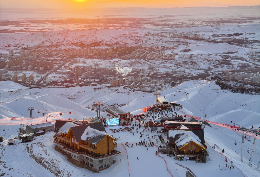 飞扬2025｜这片冰雪，燃动着中国体育的荣耀与热度