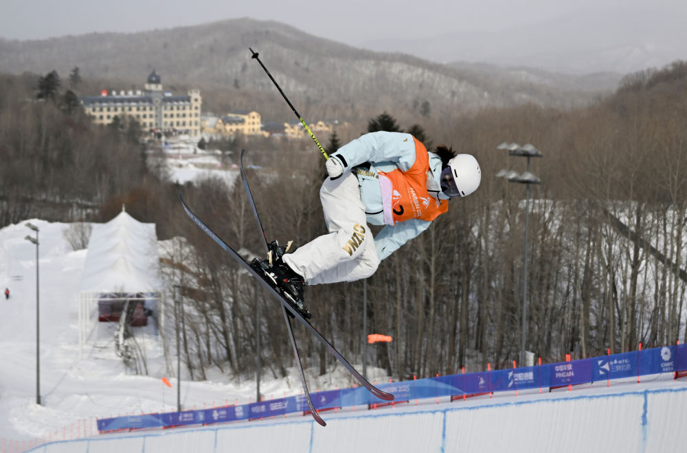 飞扬2025｜这片冰雪，燃动着中国体育的荣耀与热度