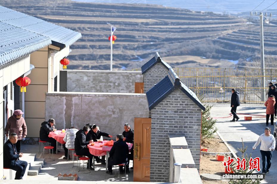 甘肃榆中山洪受灾民众全部搬进新居