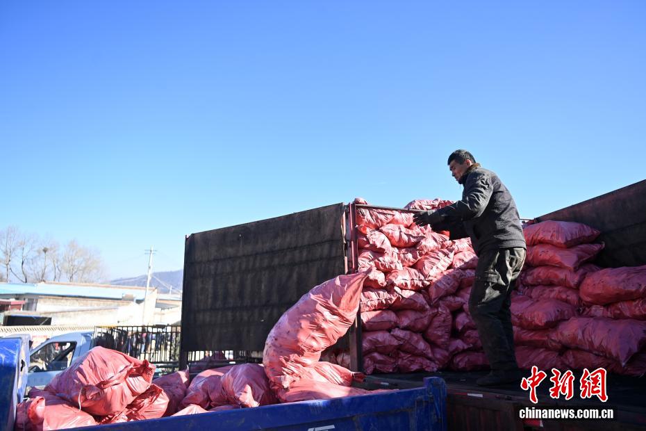 甘肃榆中山洪受灾民众全部搬进新居