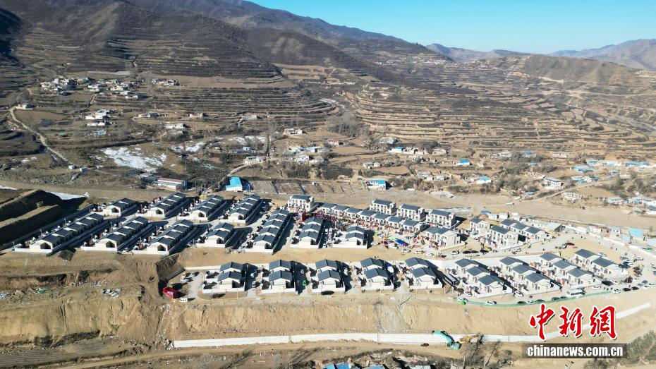 甘肃榆中山洪受灾民众全部搬进新居