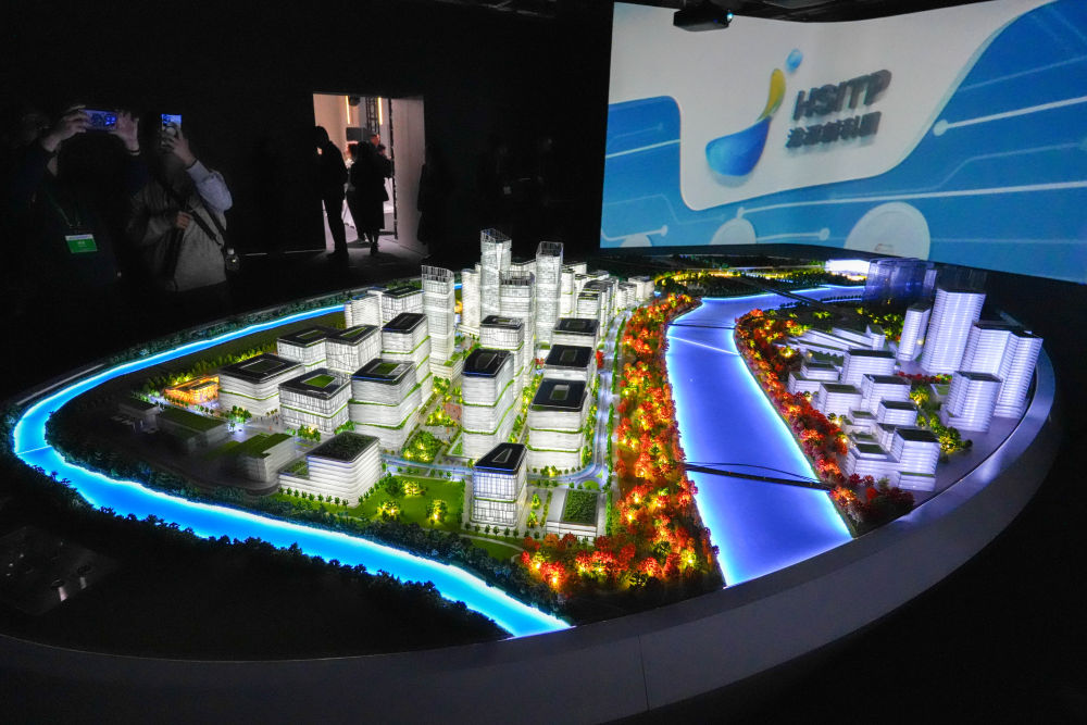 明珠更是璀璨时——2025年香港由治及兴迈出新步伐 明珠更是璀璨时——2025年香港由治及兴迈出新步伐