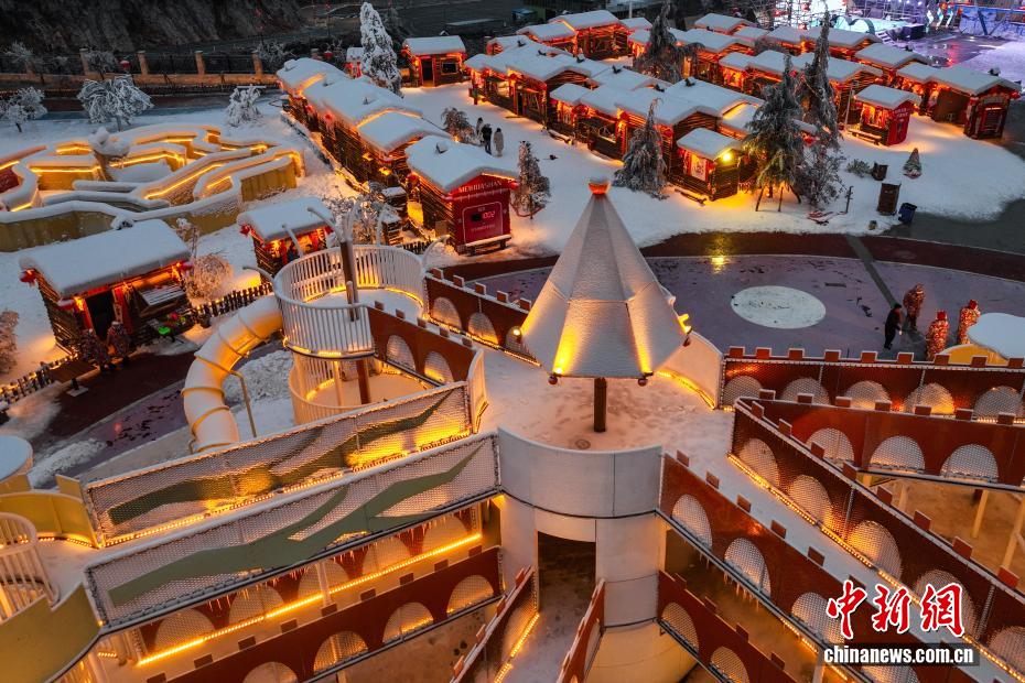 贵州六盘水：“南国雪乡”吸引游客