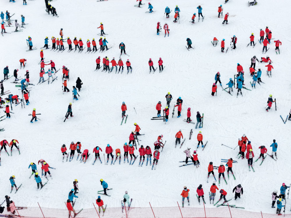 追光｜新年伊始，南方人把雪滑出了火锅味