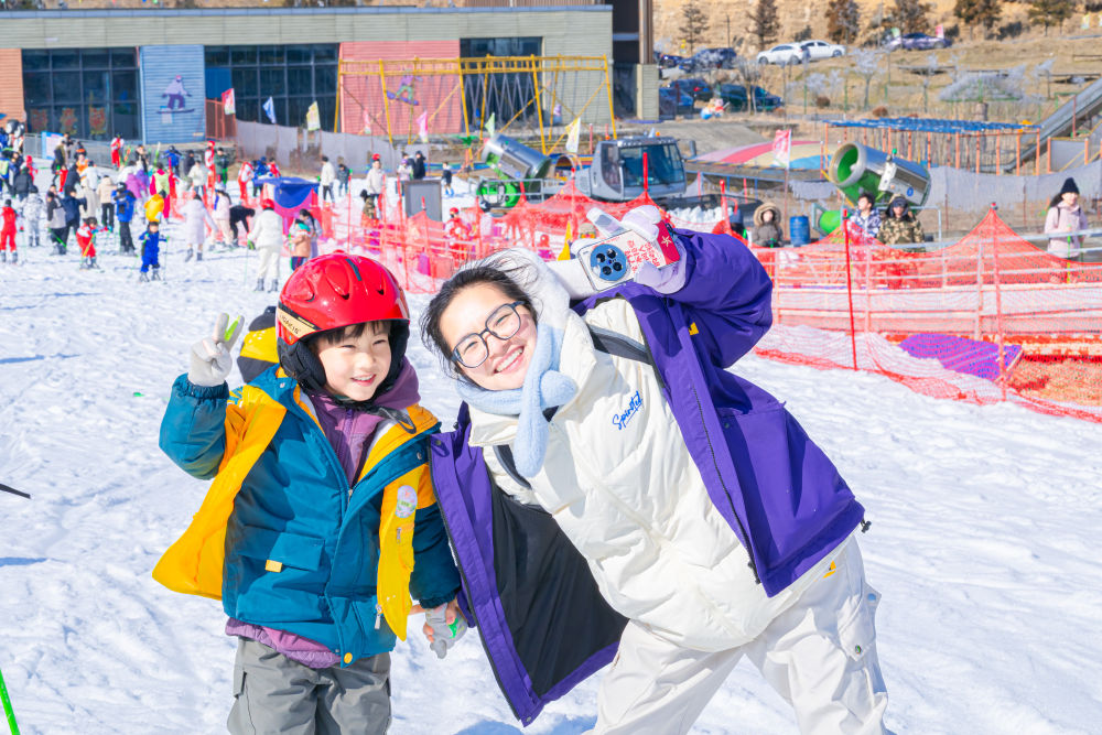 追光｜新年伊始，南方人把雪滑出了火锅味