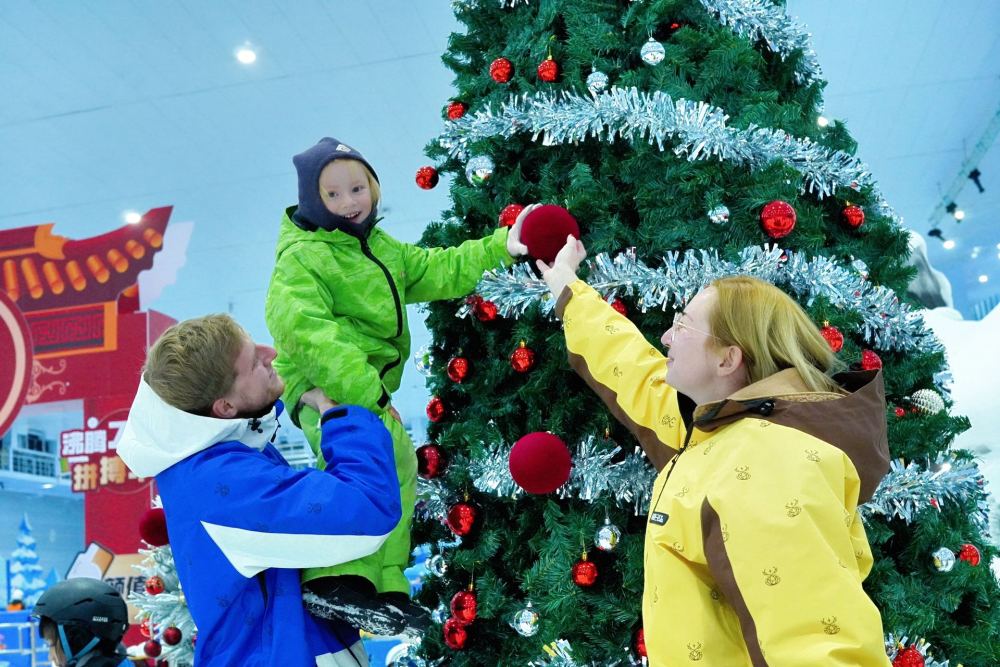 追光｜新年伊始，南方人把雪滑出了火锅味