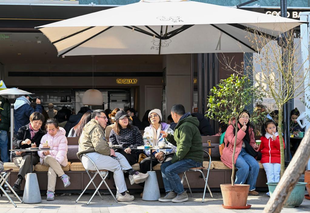 在规范中聚起外摆经营烟火气 上海激发消费新活力