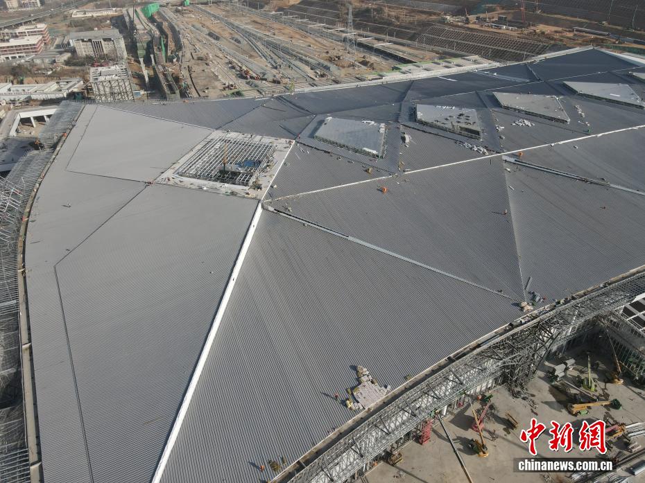 西安东站金属屋面顺利封顶 全面进入站房装饰装修施工阶段