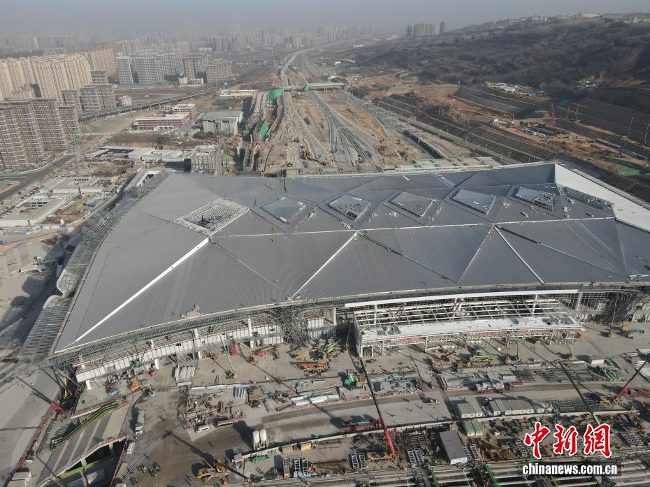 西安东站金属屋面顺利封顶 全面进入站房装饰装修施工阶段