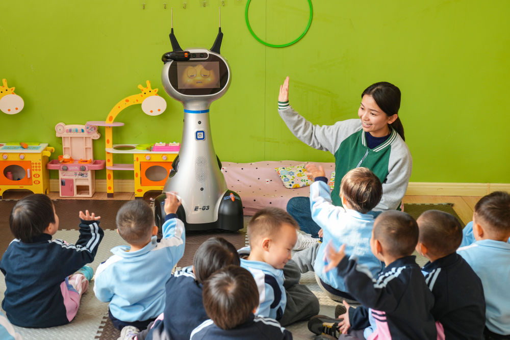 科学与健康｜呵护托举“最柔软群体”，这项民生工程如何“从有到优”？