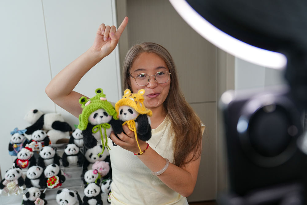 从“必需”到“悦己”：中国兴起“犒赏”消费新势力