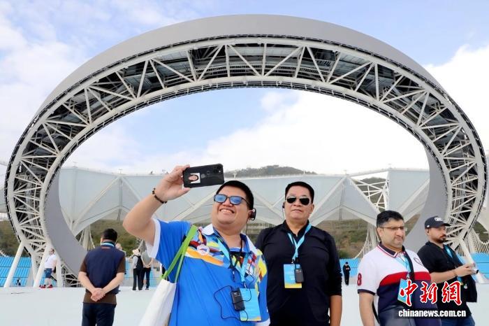 海南封关满月看变化:国际记者点赞免签入境“新体验”