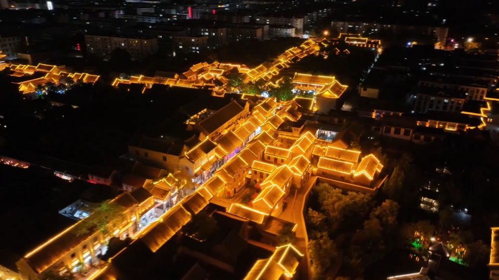 新华视点|一城一特色焕新文旅 夜经济激活消费新引擎 新华视点|一城一特色焕新文旅 夜经济激活消费新引擎