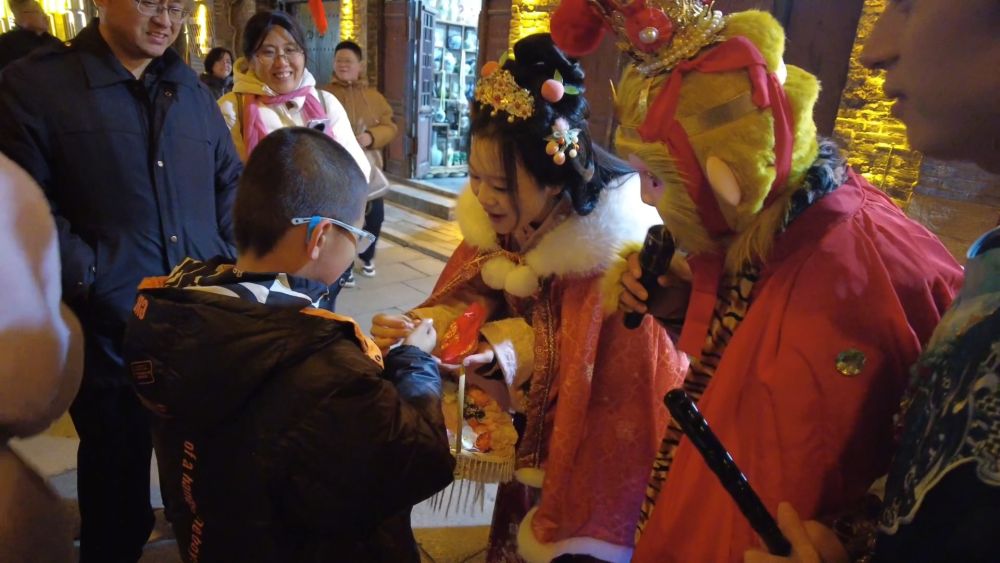 新华视点|一城一特色焕新文旅 夜经济激活消费新引擎 新华视点|一城一特色焕新文旅 夜经济激活消费新引擎