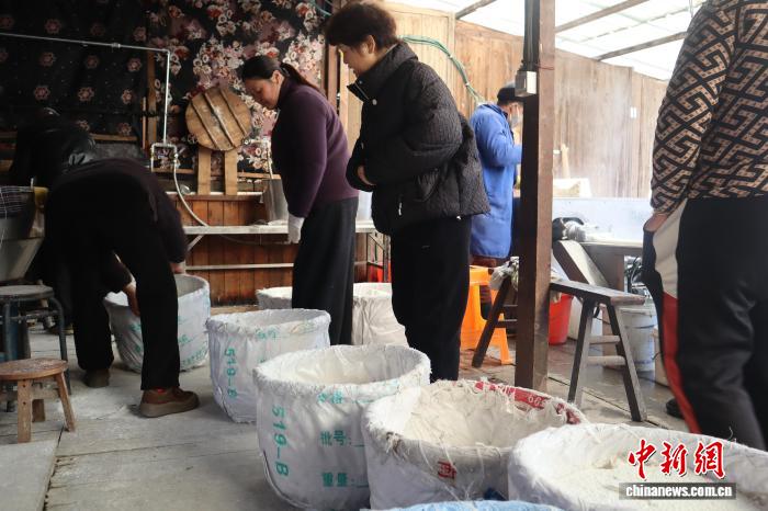 鱼米之乡打糕忙 浙江嘉兴“糕”奏新春序曲