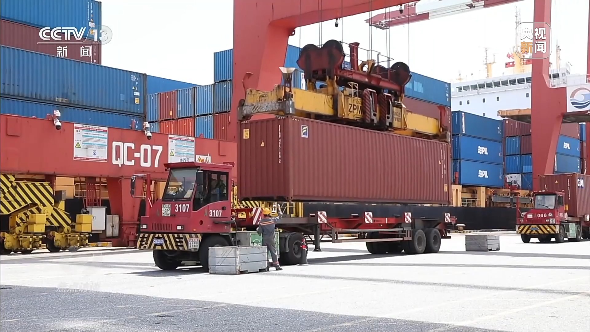 焦点访谈丨“软硬件”升级 港口码头里藏着中国外贸迈上新台阶的密码