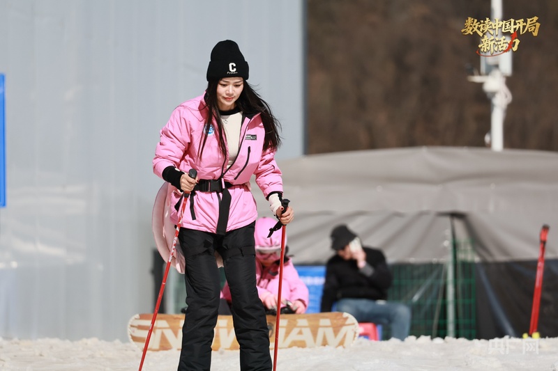 数读中国开局新活力 | 3个月、10万游客、1000万增收：冰雪经济让小镇“热”出新高度