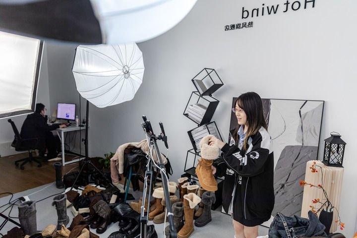 从“万亿之省”“万亿之城”拔节生长看中国经济发展之道