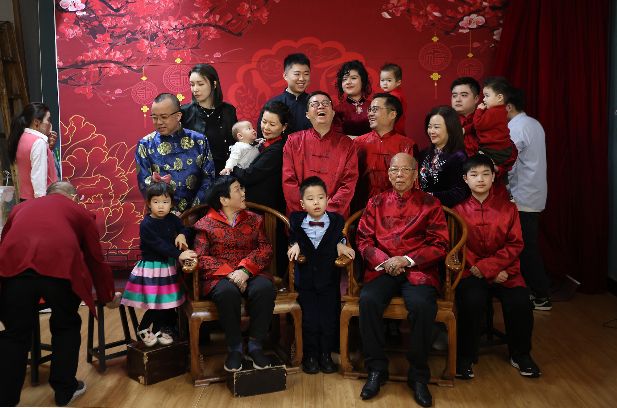 好评中国丨年味拉满!年节经济涌动消费新潮流