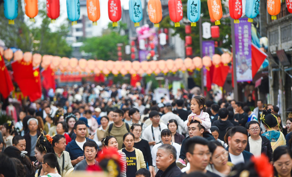 权威解读·2025中国经济关键词｜潜力释放，超大规模市场优势更加彰显