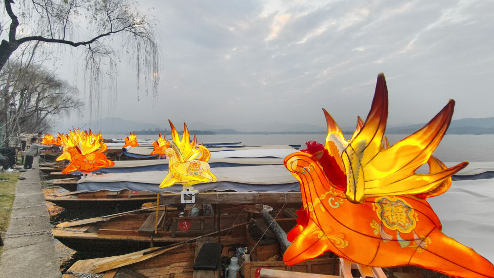 传递情感温度与文化自信 “马”元素走俏节前消费市场