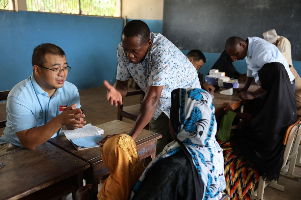 走过峥嵘岁月 共赴现代化新征程——习近平主席复信津巴布韦老战士寄语中非友好续写新篇 走过峥嵘岁月 共赴现代化新征程——习近平主席复信津巴布韦老战士寄语中非友好续写新篇