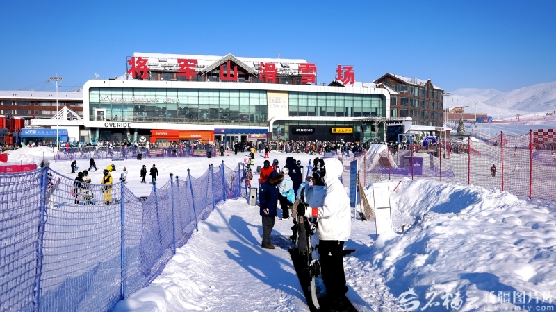 冰雪游热度攀升 天猫年货节新疆滑雪核心装备订单同比增长超120%