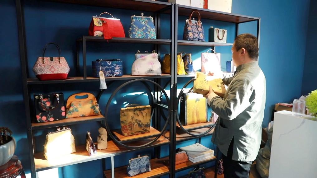 新华视点丨乡村振兴中的青春力量