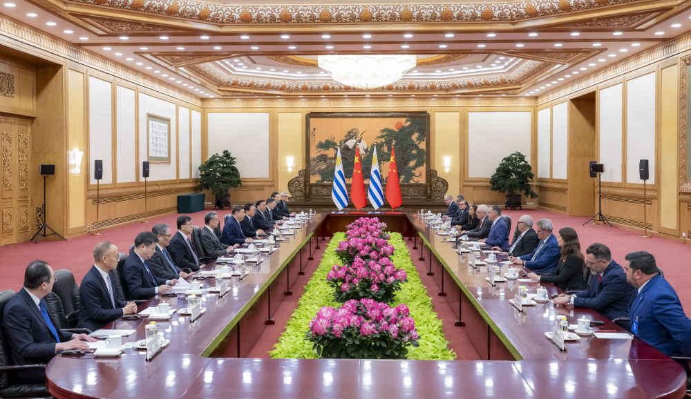 习近平同乌拉圭总统奥尔西举行会谈 习近平同乌拉圭总统奥尔西举行会谈