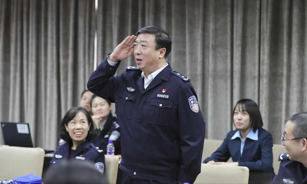 “我愿作一颗石子”——追记北京市公安局原副局长、交管总队(交管局)原总队长(局长)董亦军 “我愿作一颗石子”——追记北京市公安局原副局长、交管总队(交管局)原总队长(局长)董亦军