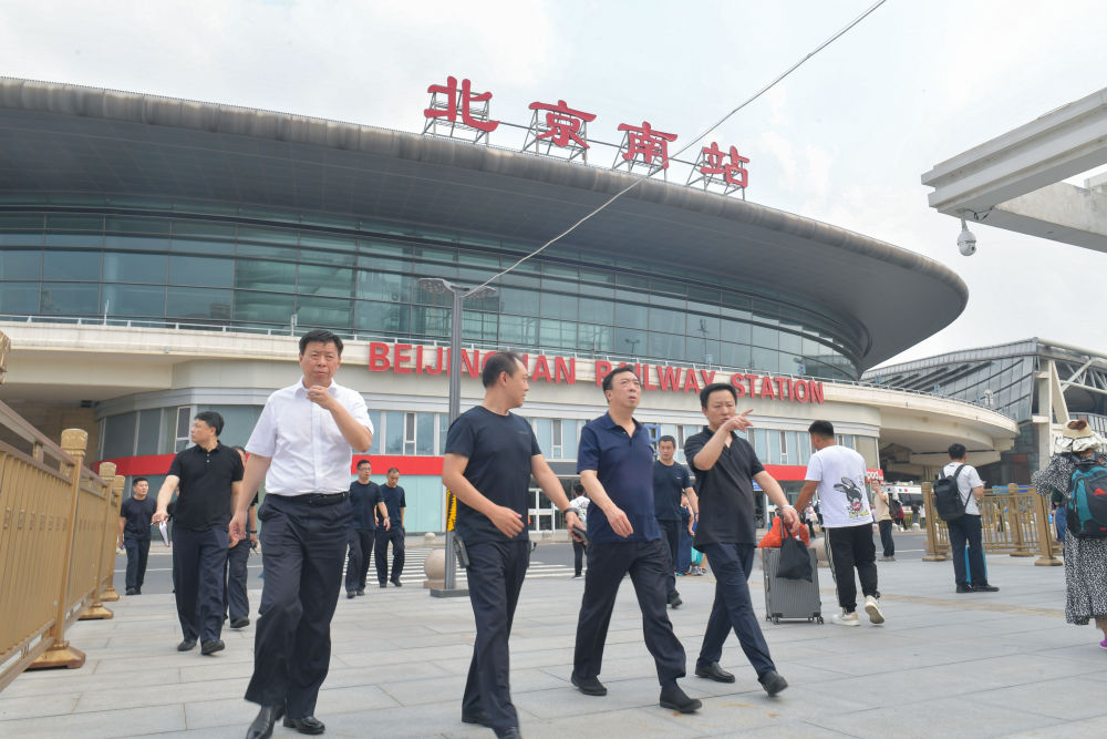 “我愿作一颗石子”——追记北京市公安局原副局长、交管总队(交管局)原总队长(局长)董亦军 “我愿作一颗石子”——追记北京市公安局原副局长、交管总队(交管局)原总队长(局长)董亦军
