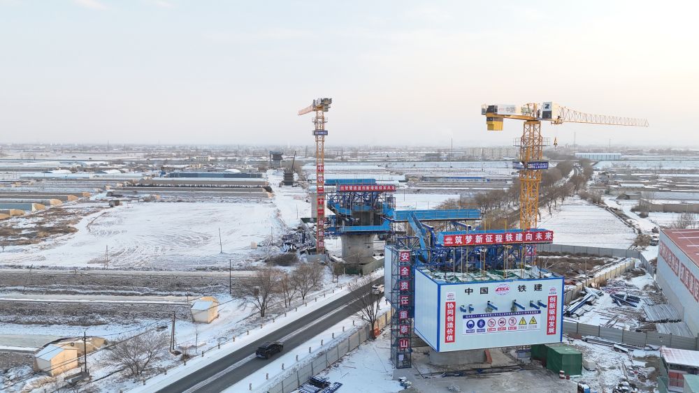 新春走基层·大国工程新春看攻坚｜青春正当燃！兰张高铁的“数智脊梁”