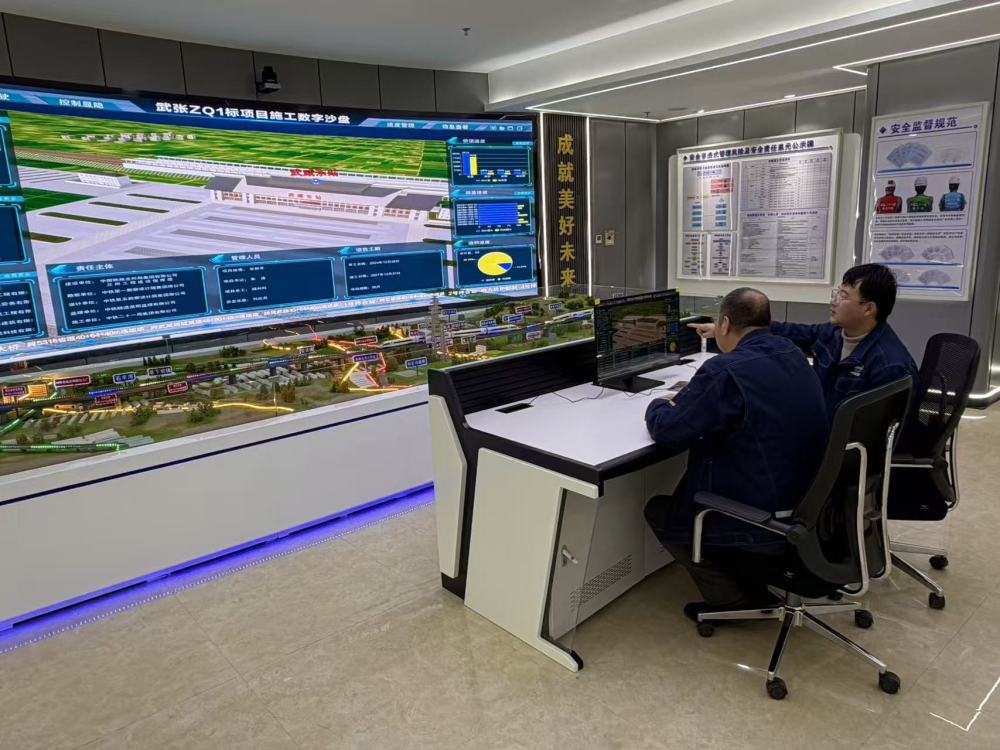 新春走基层·大国工程新春看攻坚｜青春正当燃！兰张高铁的“数智脊梁”