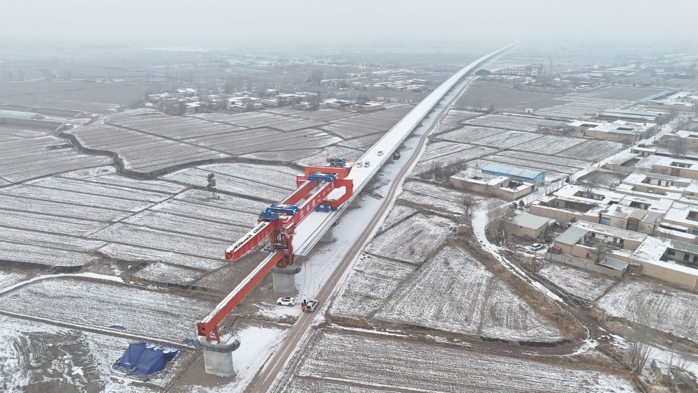 新春走基层·大国工程新春看攻坚｜青春正当燃！兰张高铁的“数智脊梁”