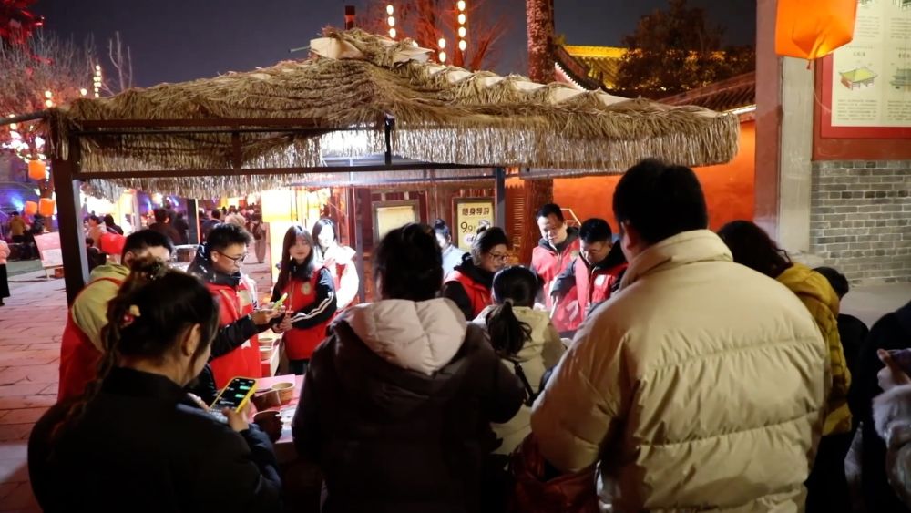 新华视点｜春节临近年味浓 烟火气里迎新春