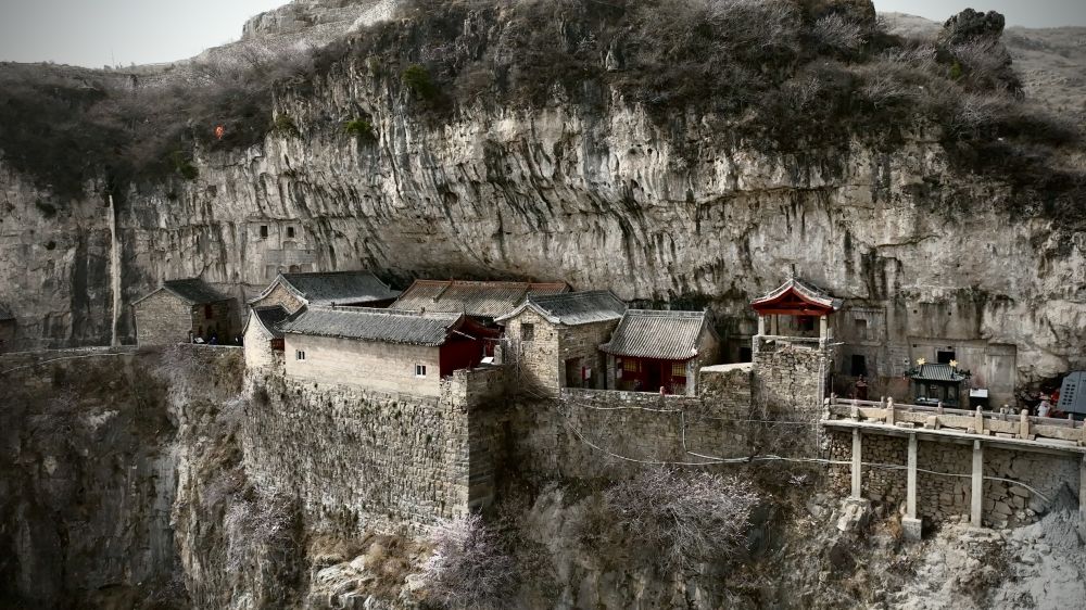 新春走基层｜悬崖上的“金灯”