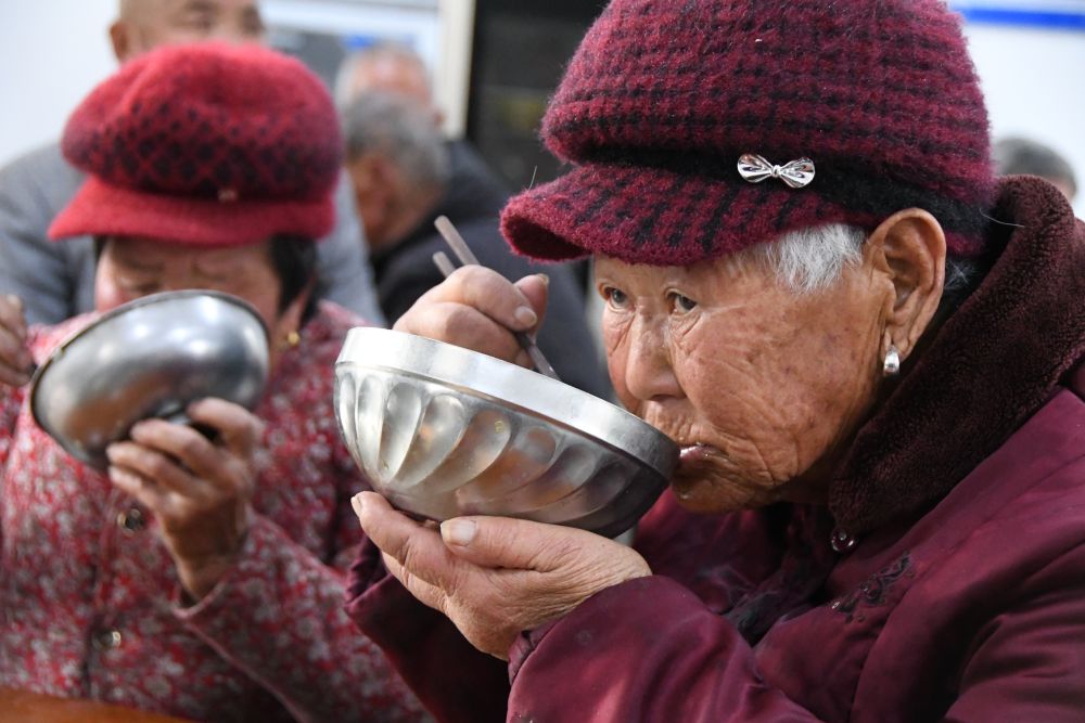 新春走基层|陕北榆林：袅袅炊烟守护乡村老人“幸福食光”