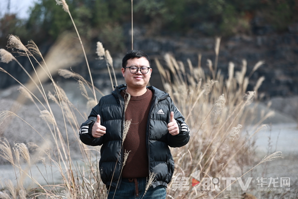 重庆助农主播“山城偏二哥”王均勇。 第1眼TV-华龙网记者 罗杰 摄