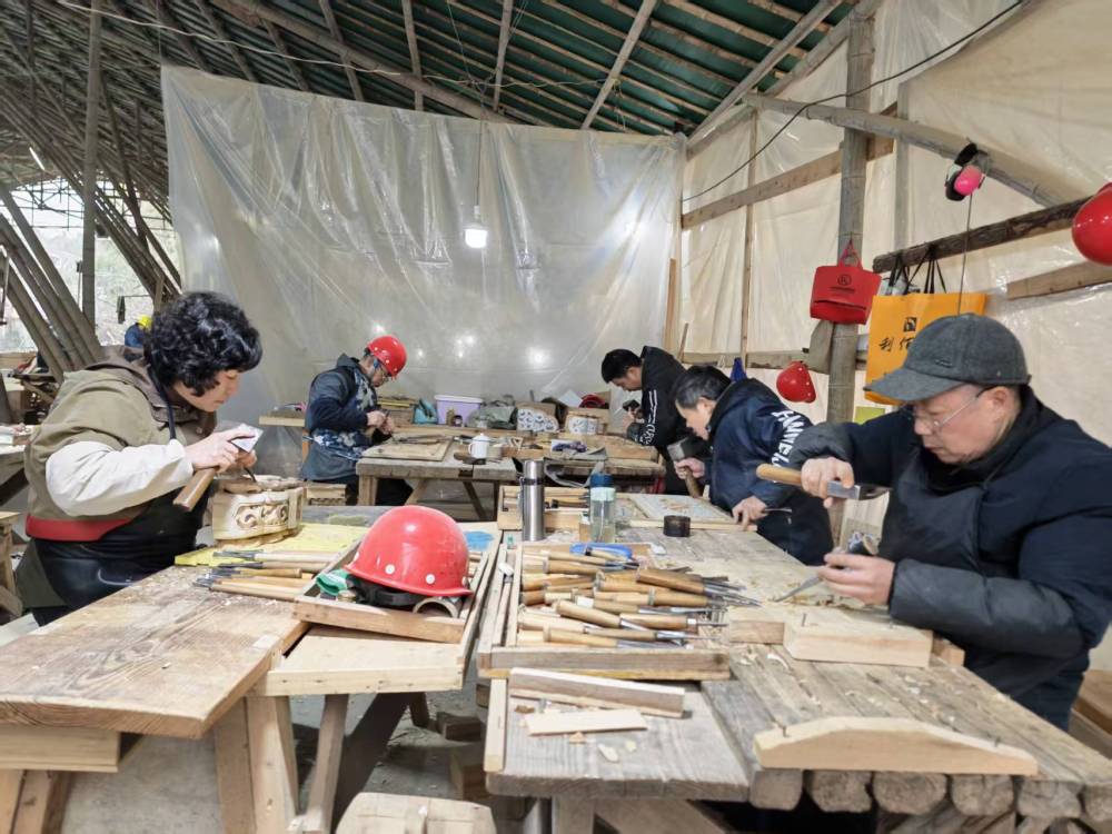 新春走基层|婺源“刀客”的春天：慢雕时光，顺时而兴