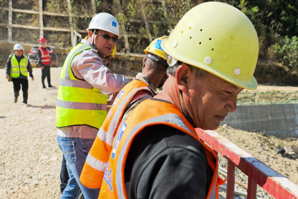 新春走基层丨中缅边境，妈妈包的“津味素”送给一群“缝山”人