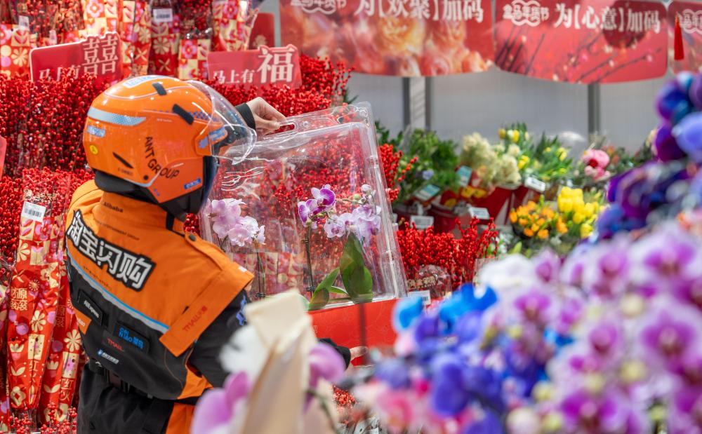 “外卖在变，人情味没变”——骑手与城市的“互暖”新春