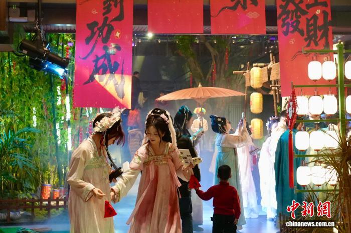 (新春见闻)从用餐到“入戏” 沉浸式国风餐饮新春升温